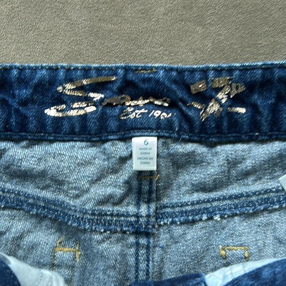 Seven7 distressed weekend shorts size 6 B39 - Picture 3 of 8
